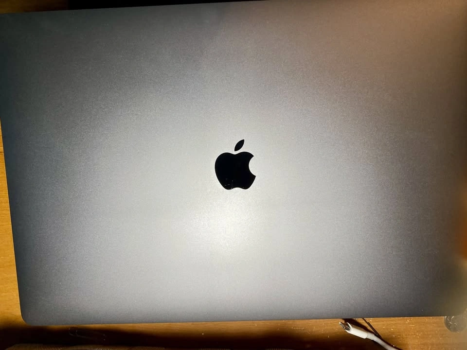 MacBook Pro 16” i9 / 16GB – 102 Cycles – Deal - photo 2