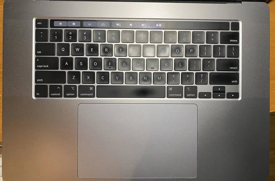MacBook Pro 16” i9 / 16GB – 102 Cycles – Deal - photo 3