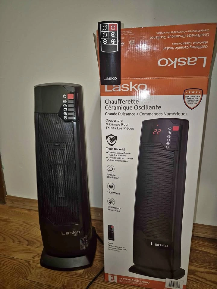 Lasko Oscillating Ceramic Tower Heater - LIKE NEW - With Remote