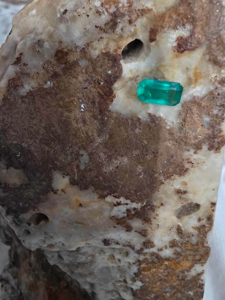 Emerald natural Colombian - photo 3