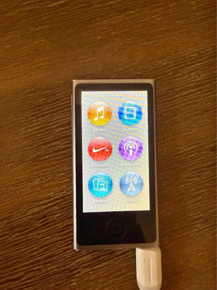 Apple iPod Nano (7th Gen) – Excellent Condition