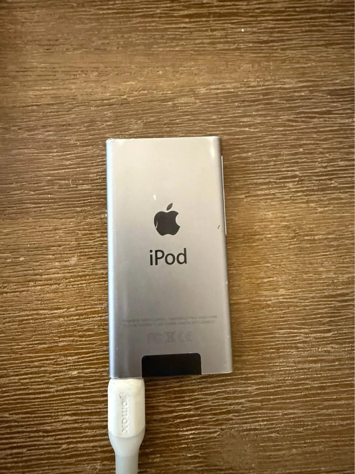 Apple iPod Nano (7th Gen) – Excellent Condition - photo 2