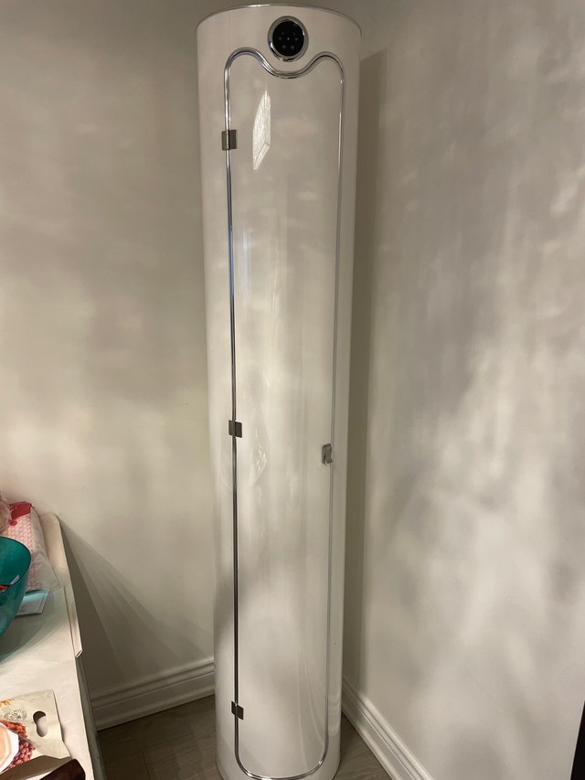 Rotating shoe rack/display shelf