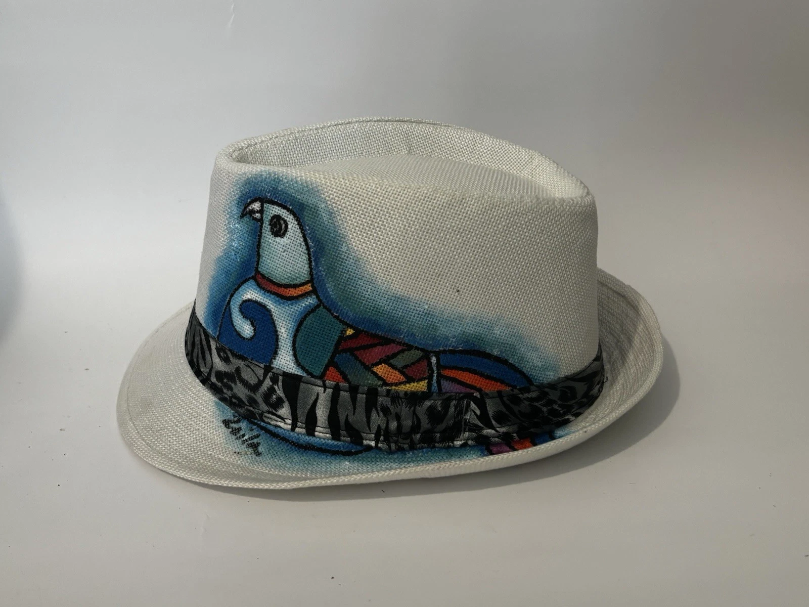 SENATOR White Fedora Hat with Artistic Bird Design & Animal Prin
