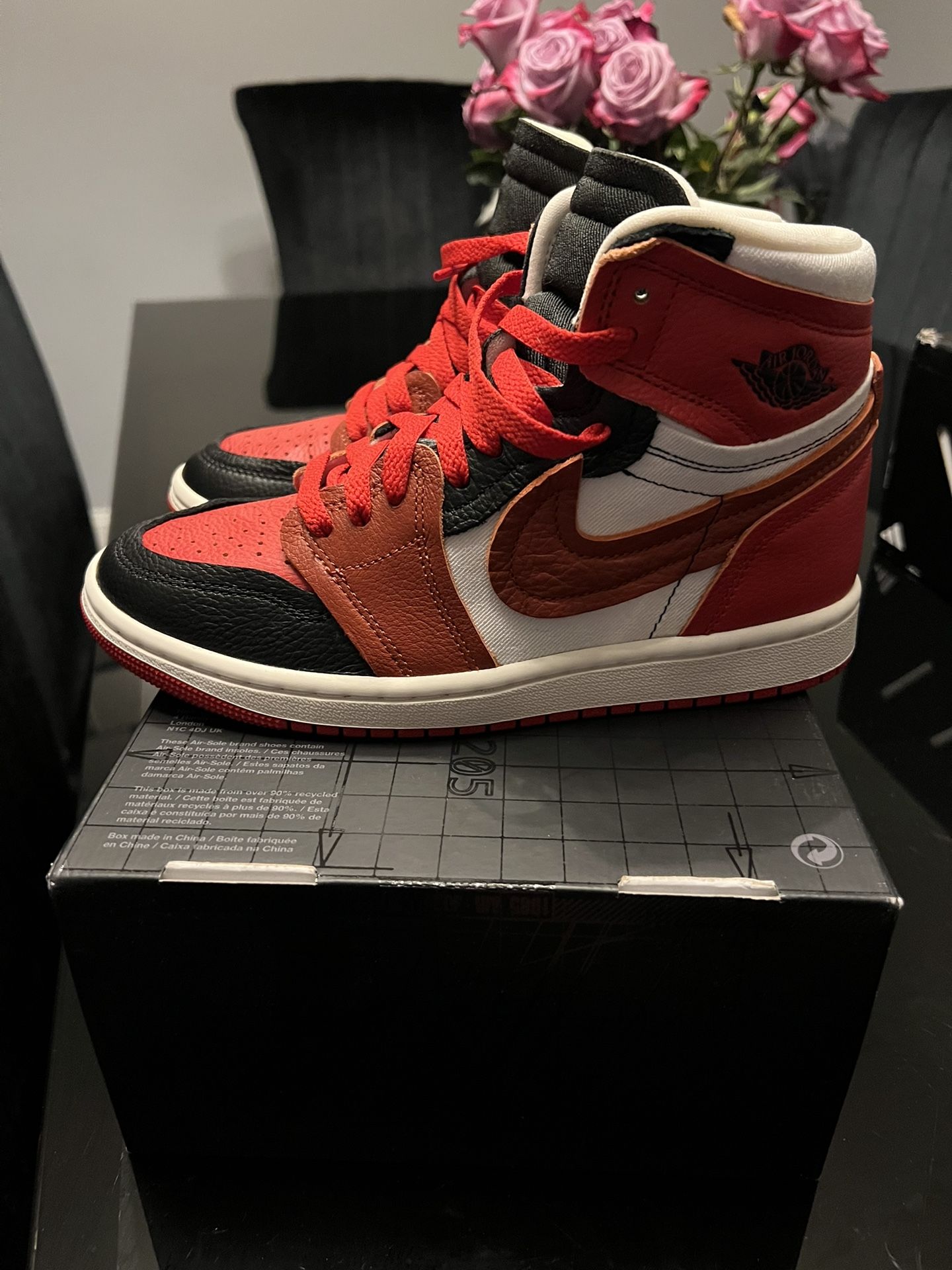 Women’s Nike Air Jordan 1 High Retro OG, Size 5.5 - photo 2