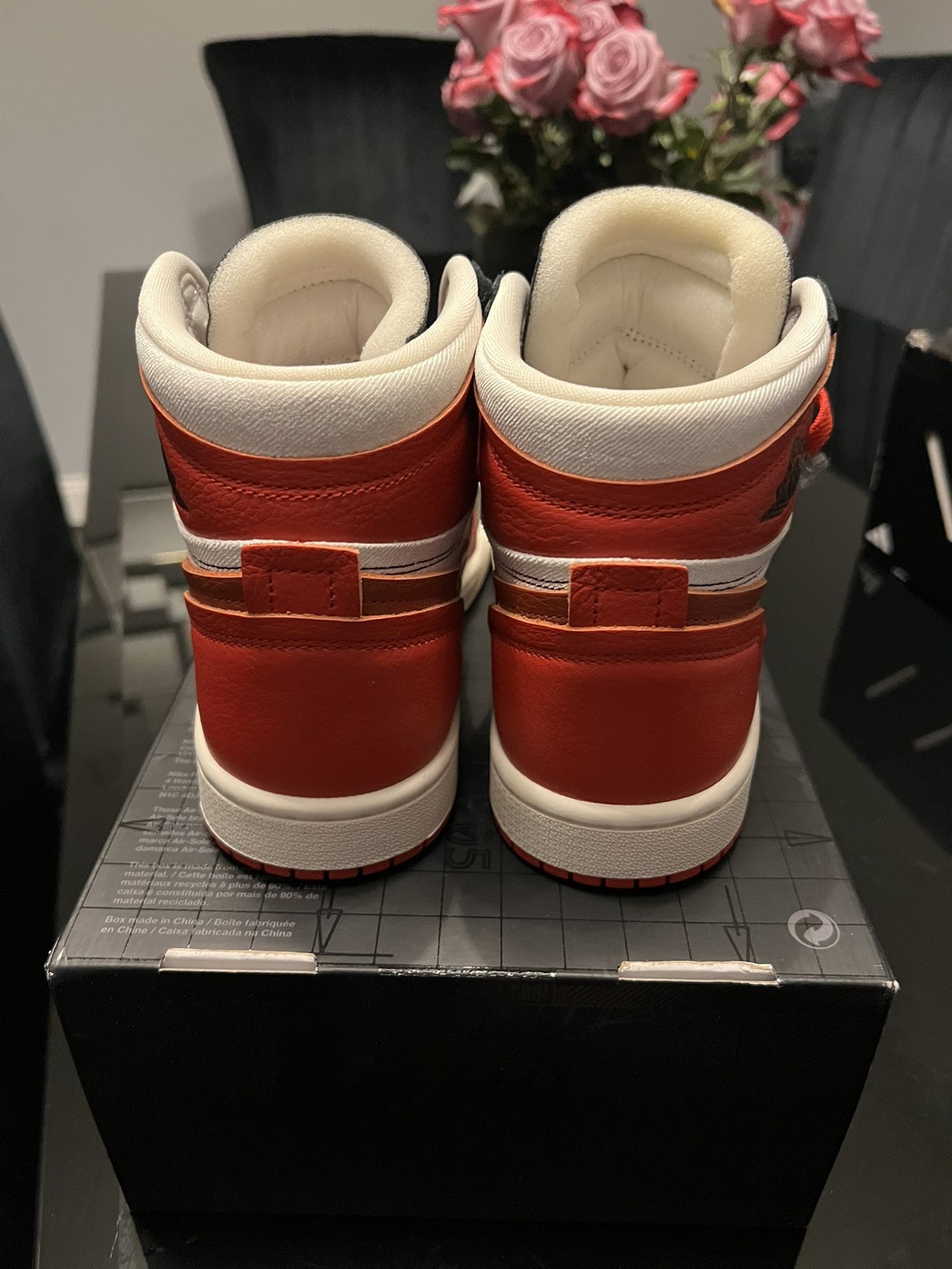 Women’s Nike Air Jordan 1 High Retro OG, Size 5.5 - photo 3