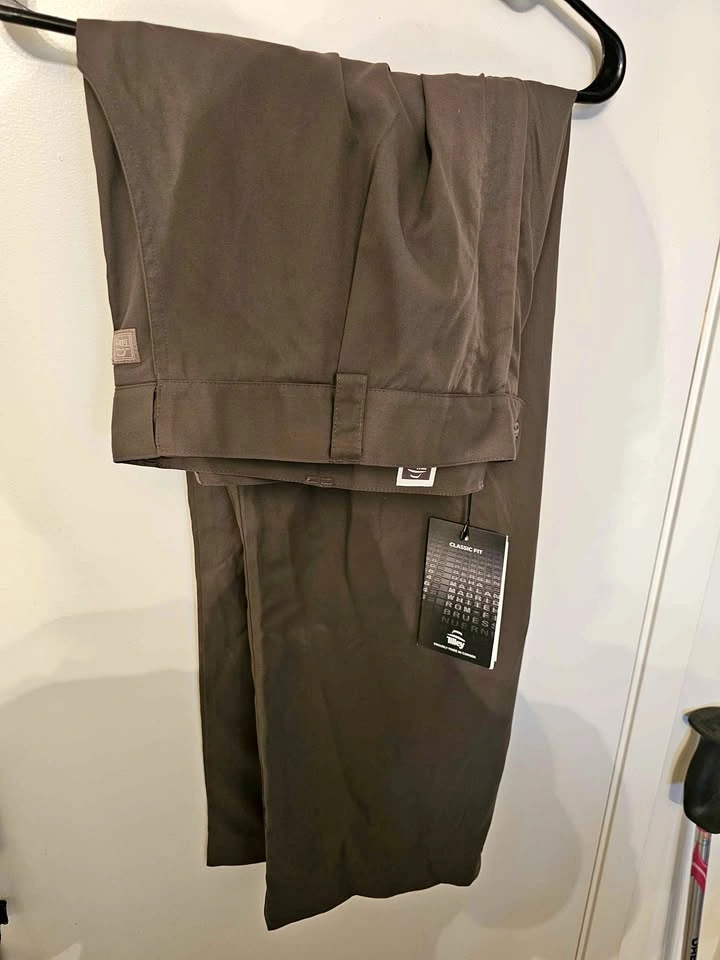 New with tags tilley mens pants size 42