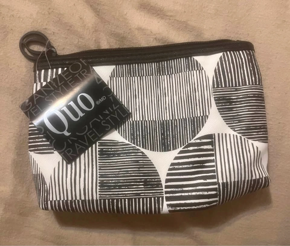 Quo Beaty makeup bag