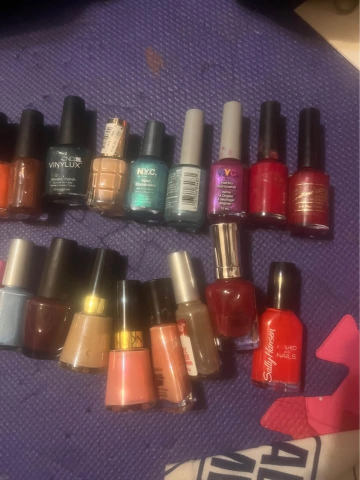 Multiple Nail Polishes - Gel & Regular - photo 3