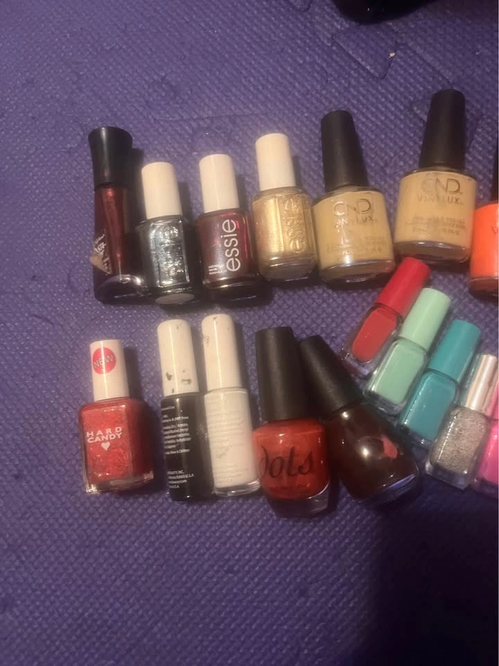 Multiple Nail Polishes - Gel & Regular - photo 4