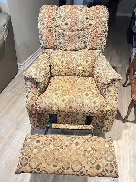 La-Z-Boy Fabric Recliner Chair with Manual Lever - photo 2