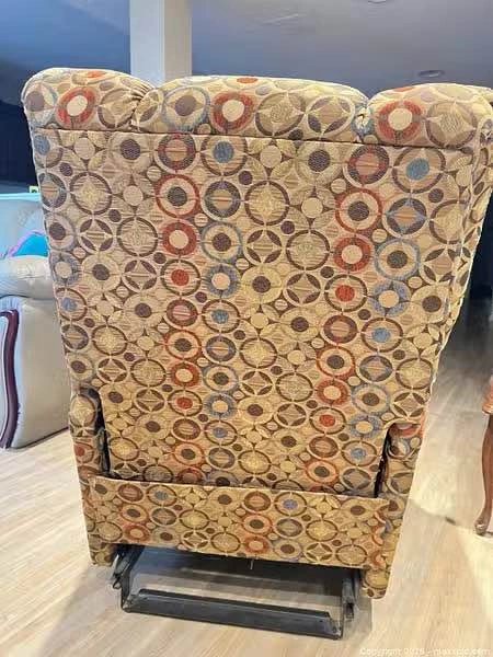 La-Z-Boy Fabric Recliner Chair with Manual Lever - photo 4