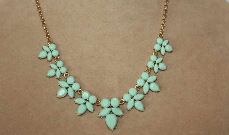 Turquoise/mint green floral collar necklace with gold-tone chain - photo 4