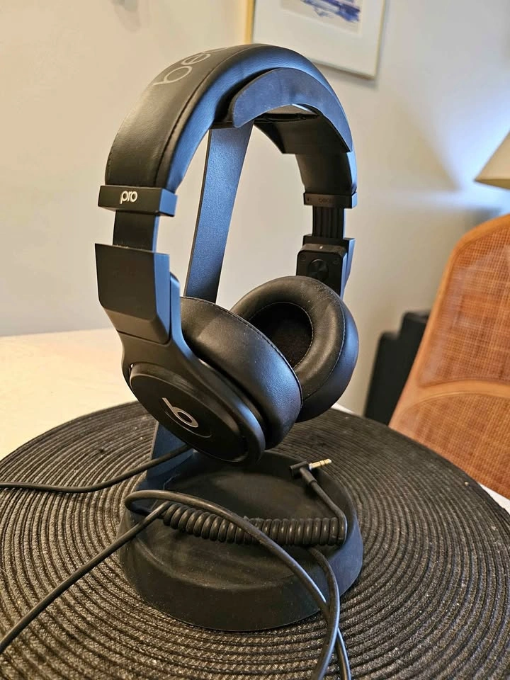Beats Pro DJ Wired Headphones Infinite Black w/ Stand