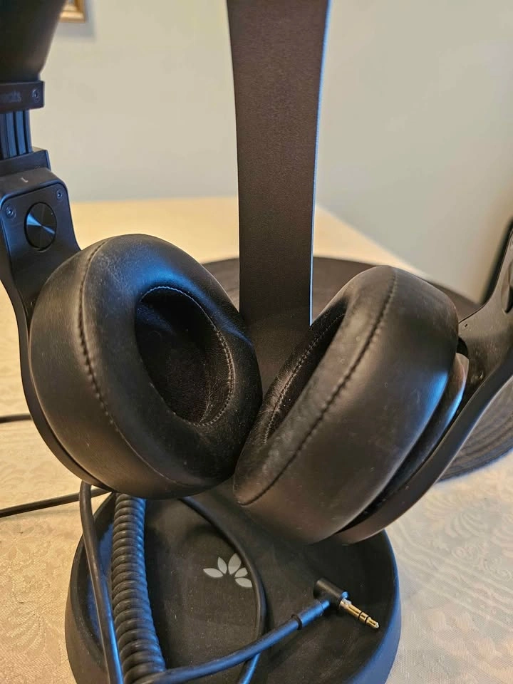 Beats Pro DJ Wired Headphones Infinite Black w/ Stand - photo 3