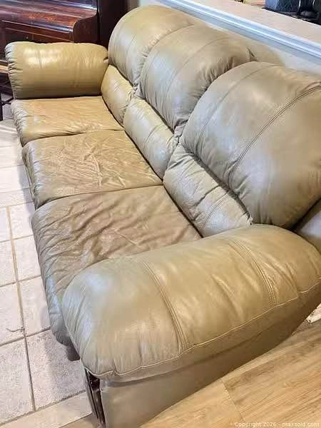 Green 3-Seat Traditional Leatherette Sofa with Wood Trim - photo 4