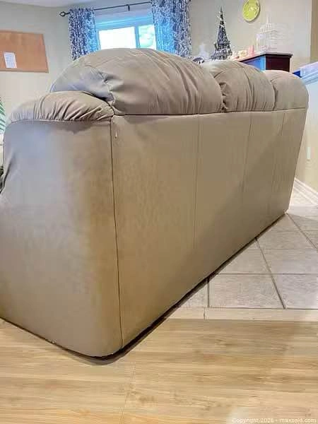 Green 3-Seat Traditional Leatherette Sofa with Wood Trim - photo 5