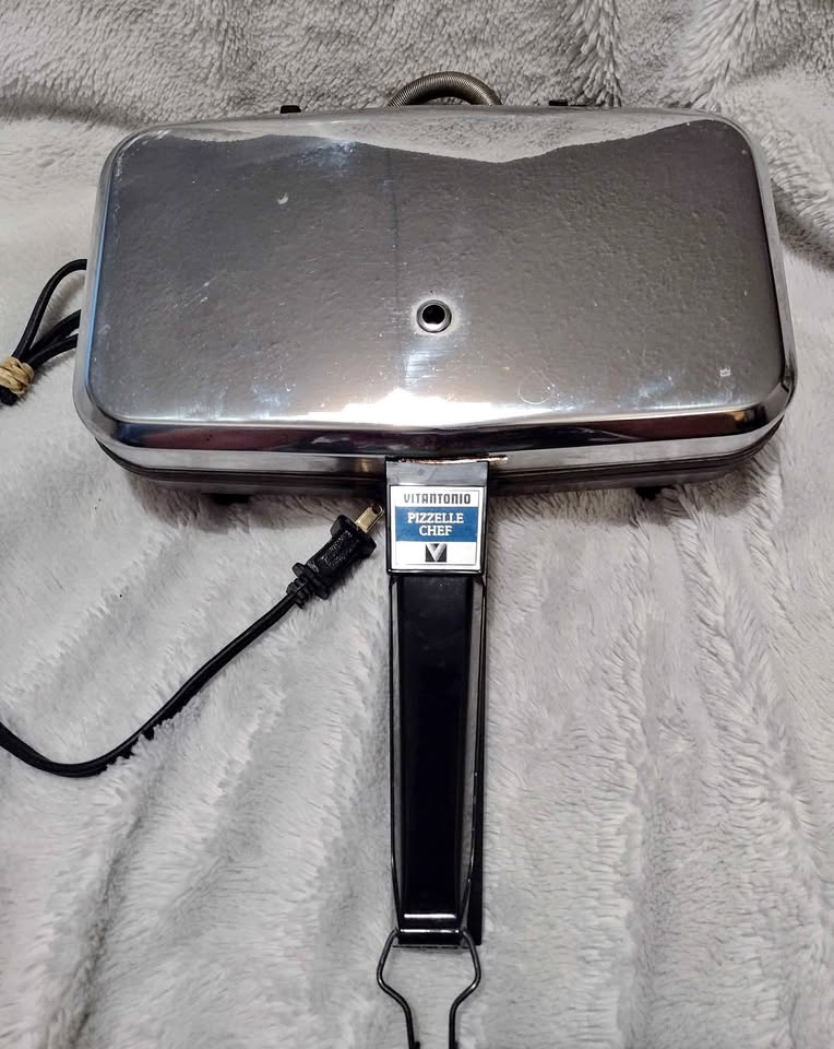 Vitantonio Pizzelle Chef 300 A Cookie Maker Vintage WORKS
