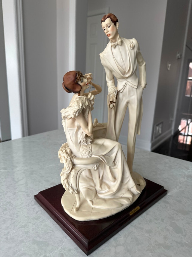 Giuseppe Armani Porcelain Figurine The Telephone Woman - photo 2