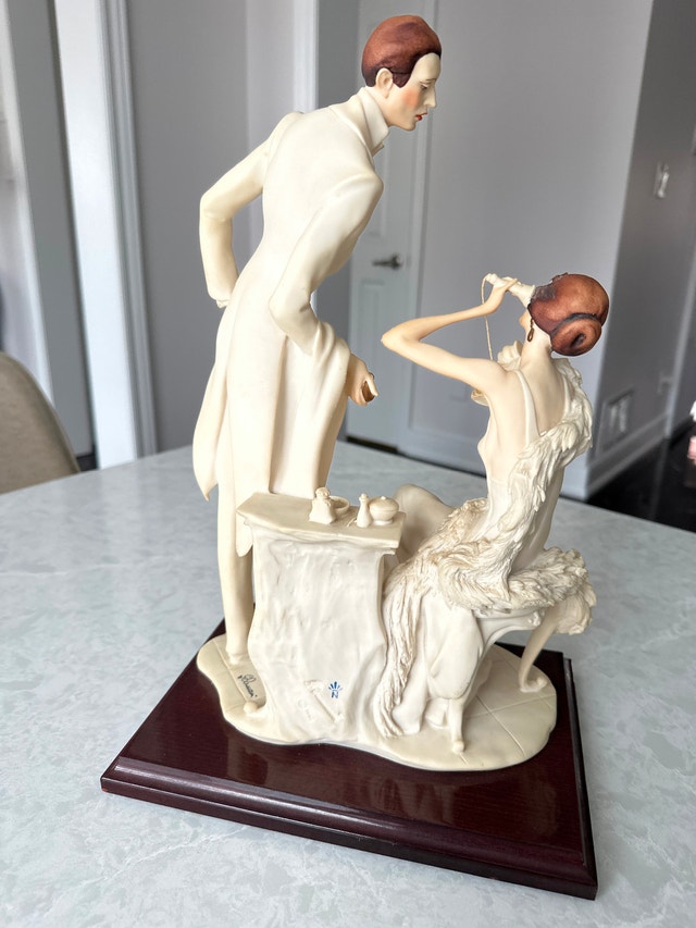 Giuseppe Armani Porcelain Figurine The Telephone Woman - photo 4