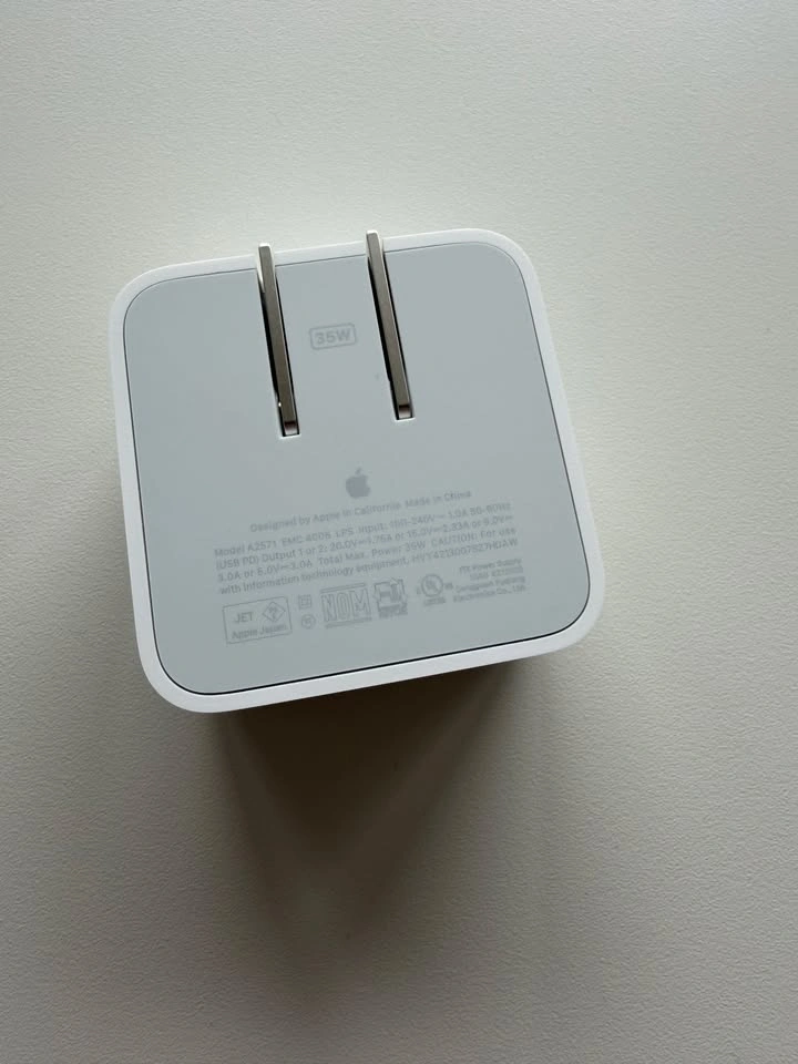 35W Dual USB-C Port Power Adapter - photo 2