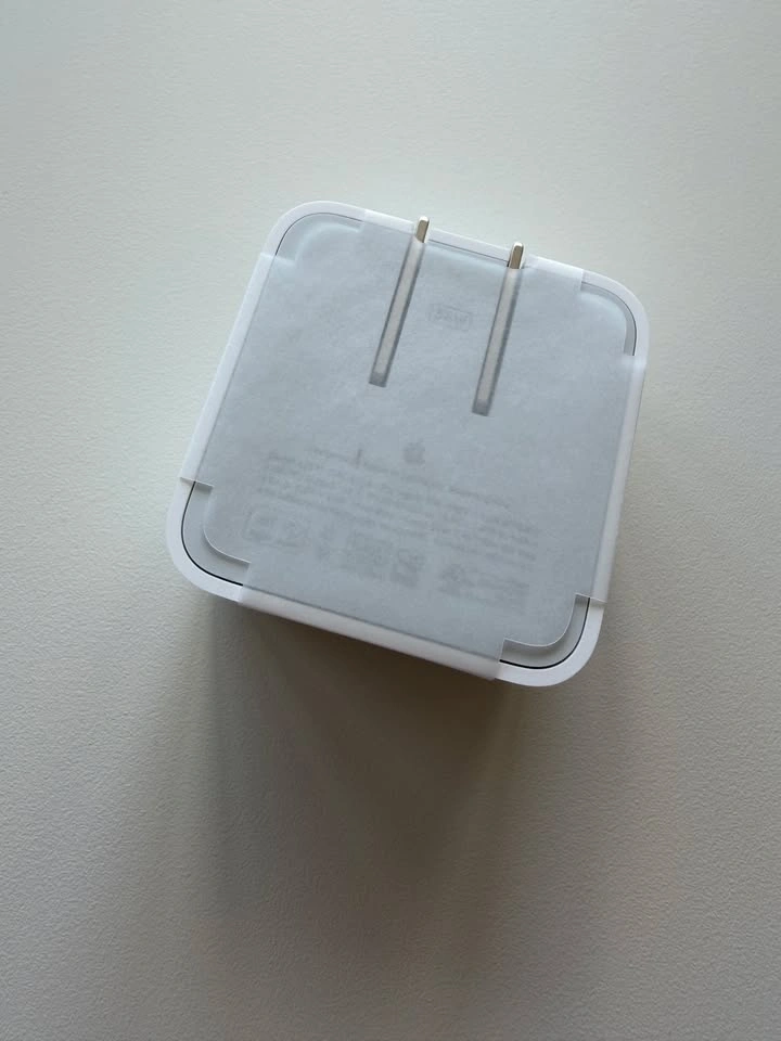 35W Dual USB-C Port Power Adapter - photo 3
