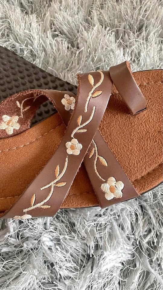 Handcrafted Leather Sandals with Floral Embroidery / Size 6