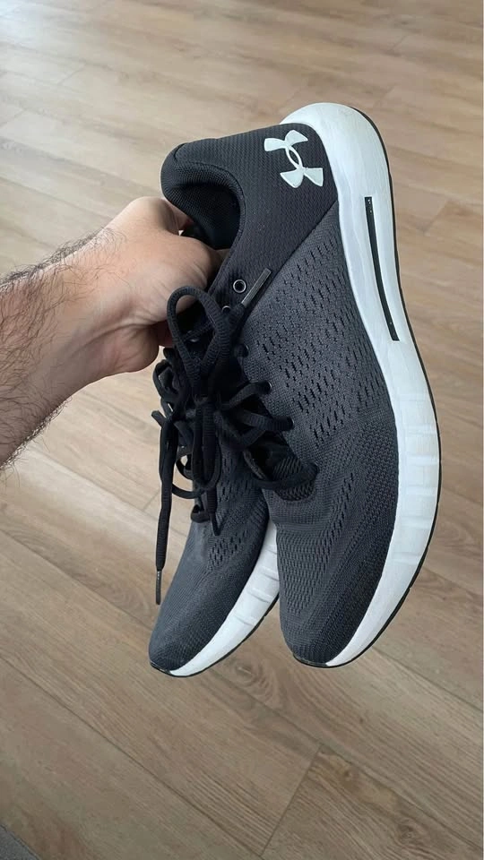 Adult Under Armour Shoes / Size 10.5 - photo 2