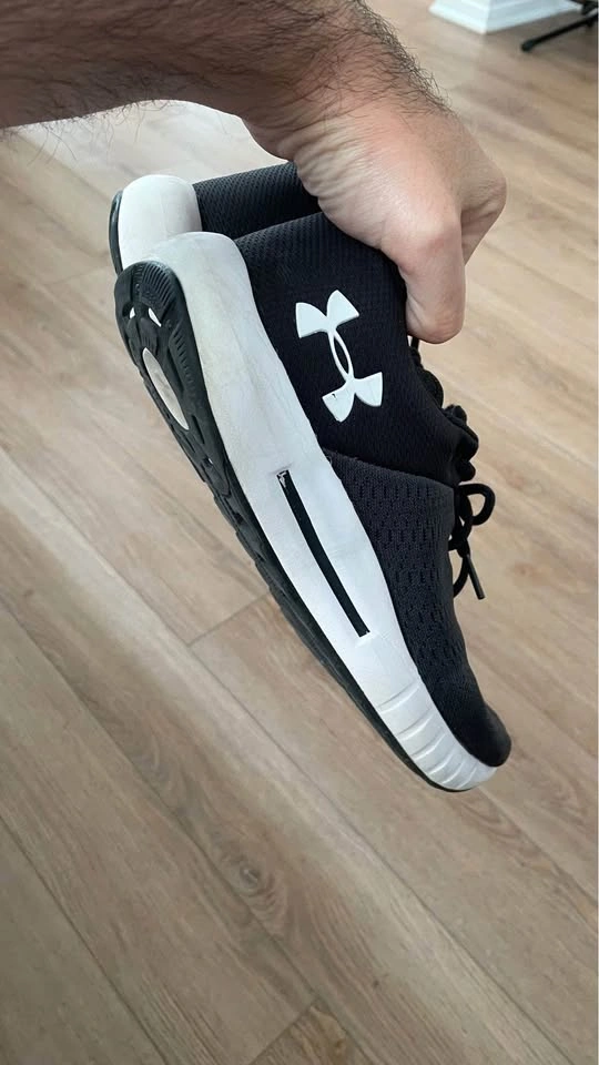 Adult Under Armour Shoes / Size 10.5 - photo 3