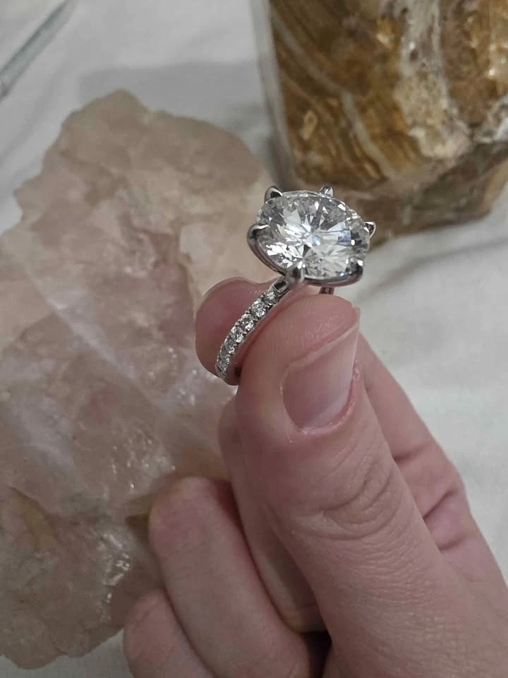 18k Lab-Grown Diamond Engagement Ring - Certified