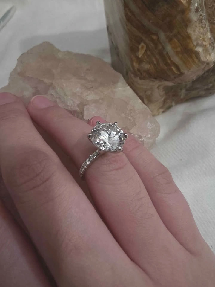 18k Lab-Grown Diamond Engagement Ring - Certified - photo 3