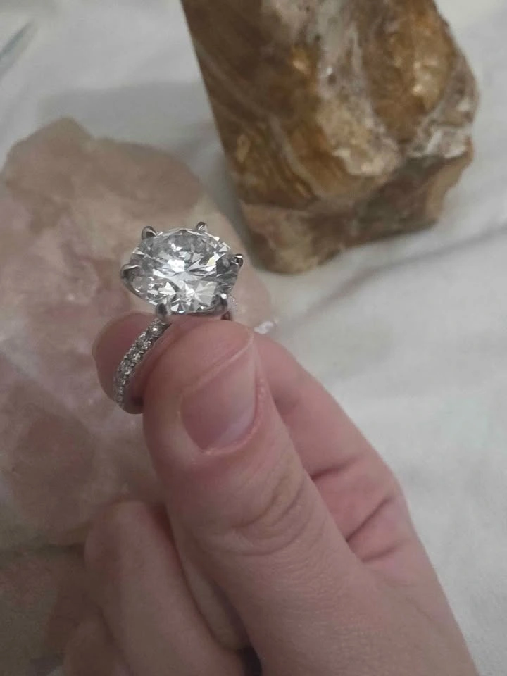 18k Lab-Grown Diamond Engagement Ring - Certified - photo 4