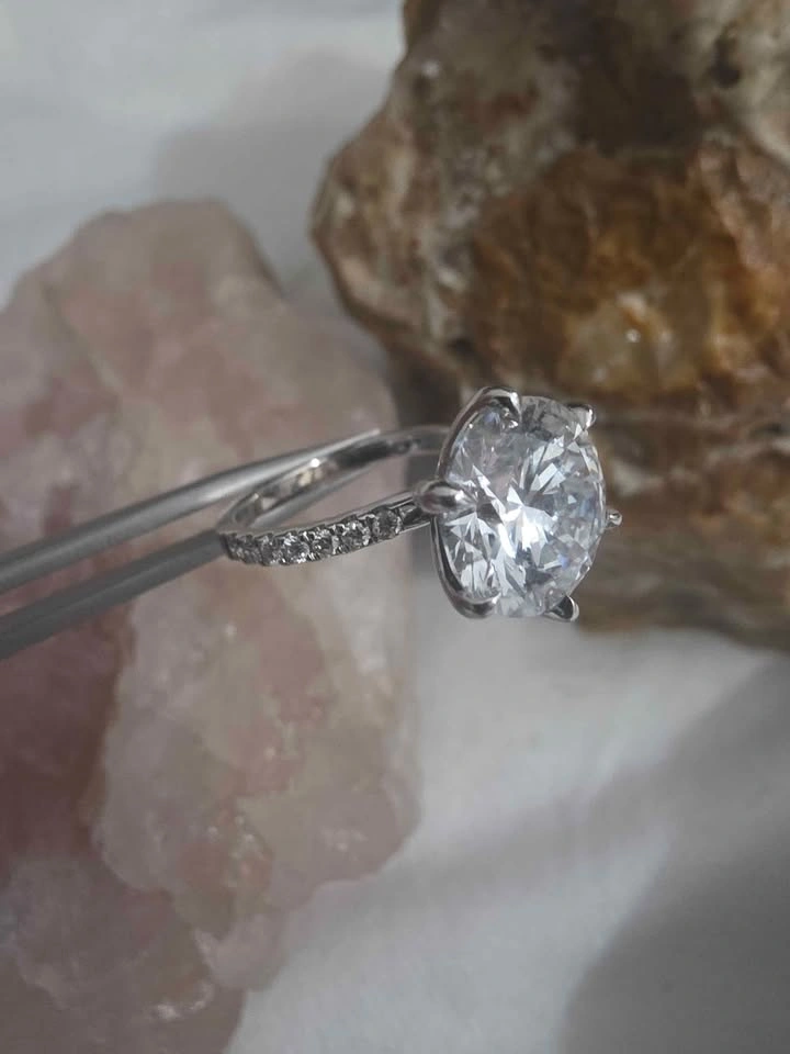 18k Lab-Grown Diamond Engagement Ring - Certified - photo 5