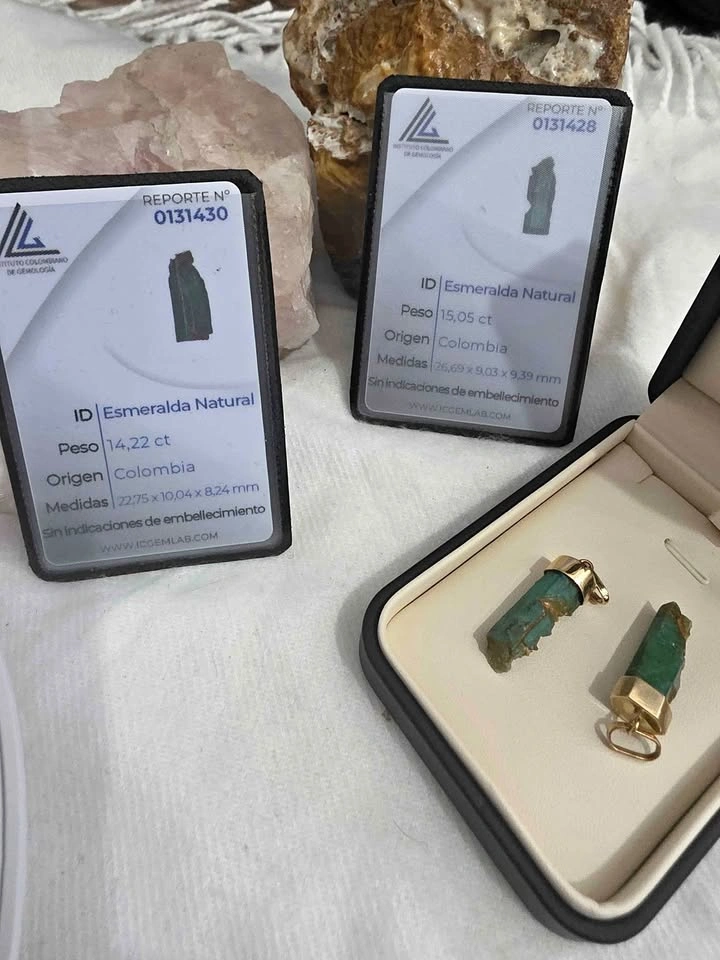 Emerald Natural Colombian Gold 18k