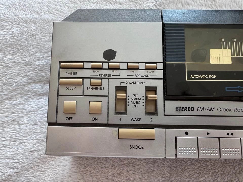 GE Stereo FM/AM Clock Radio Cassette Recorder w/ Graphic EQ - photo 3