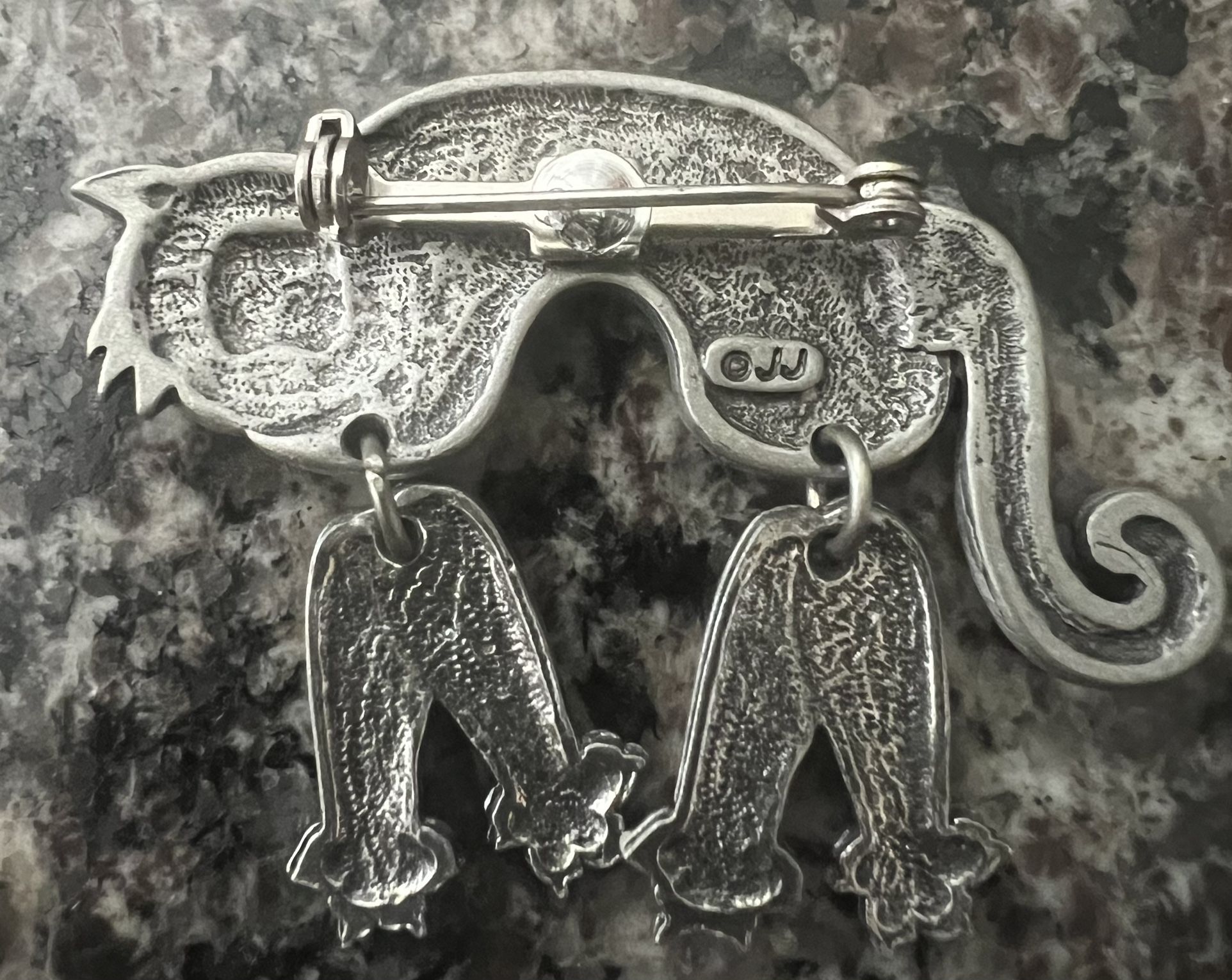 1986 JJ Jonetten Cat Dangling Feet Pewter Brooch Pin - photo 2