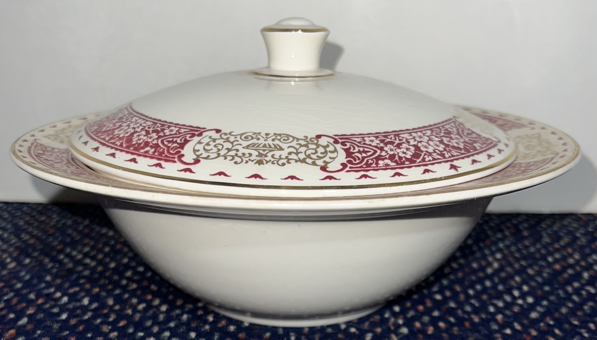 Homer Laughlin Serving Bowl with Lid - Brittany 1941 - photo 2