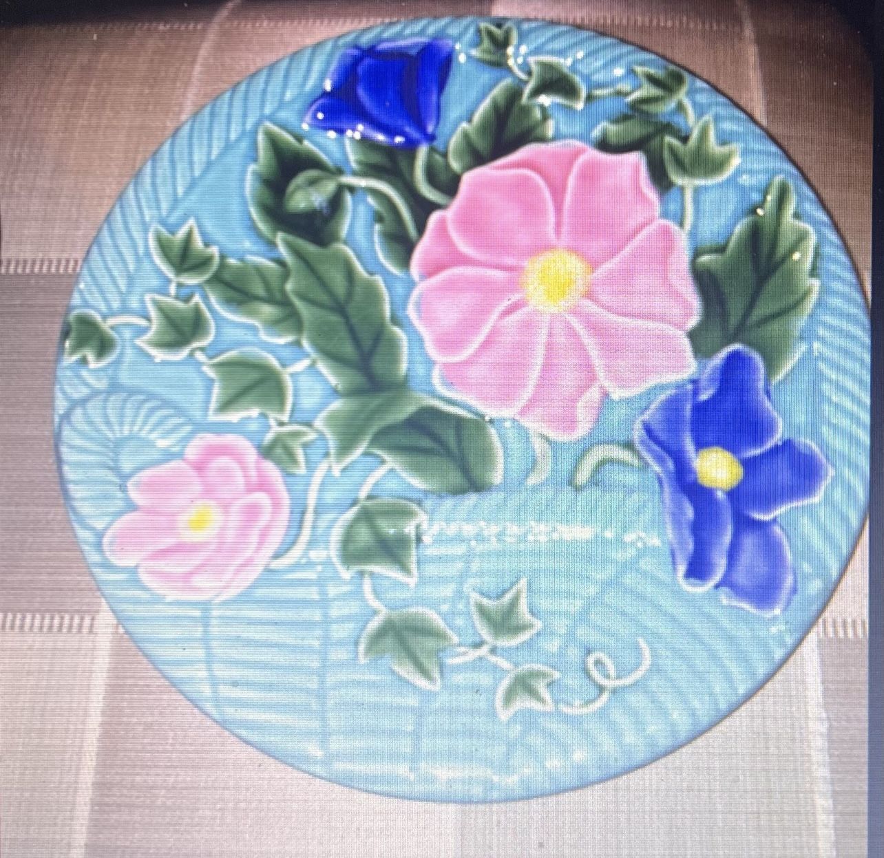 4x Bordallo French Majolica Salad Plates - Basket Pink Blue Peri - photo 2