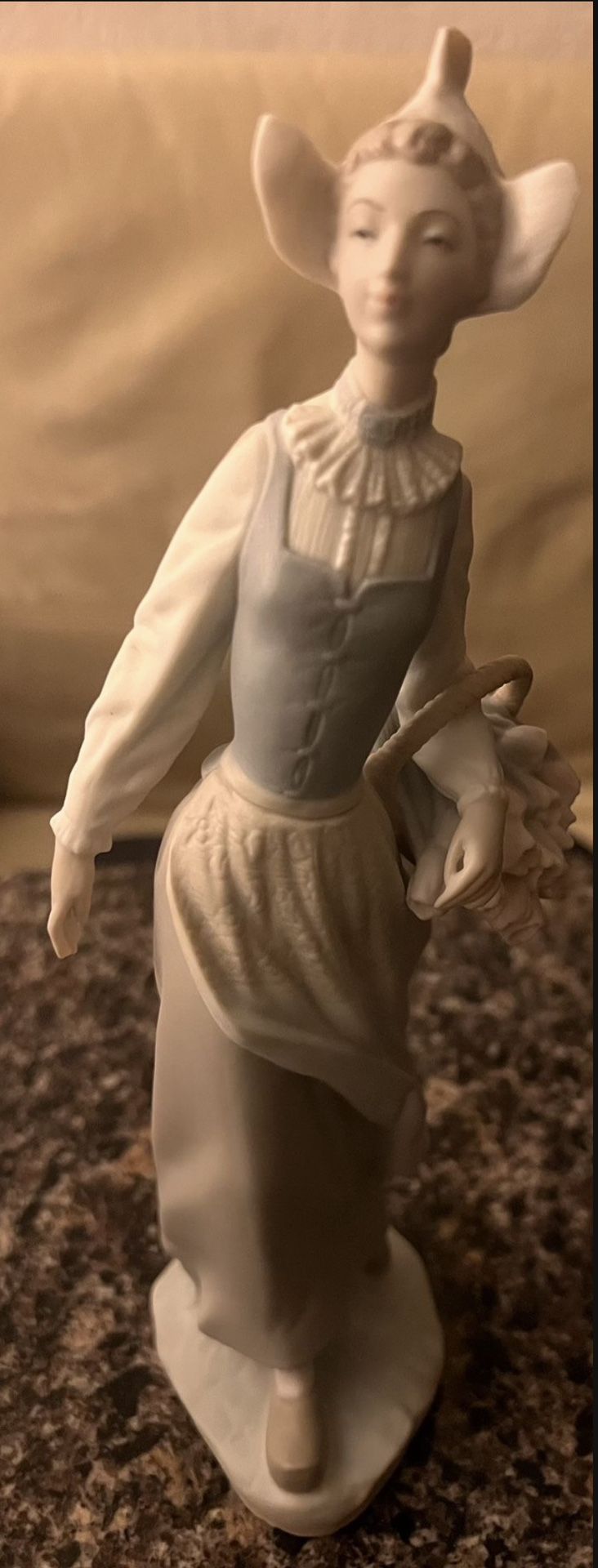 Lladro 4860 Genteel Dutch Girl Mint Condition! Retired! No Box! - photo 2
