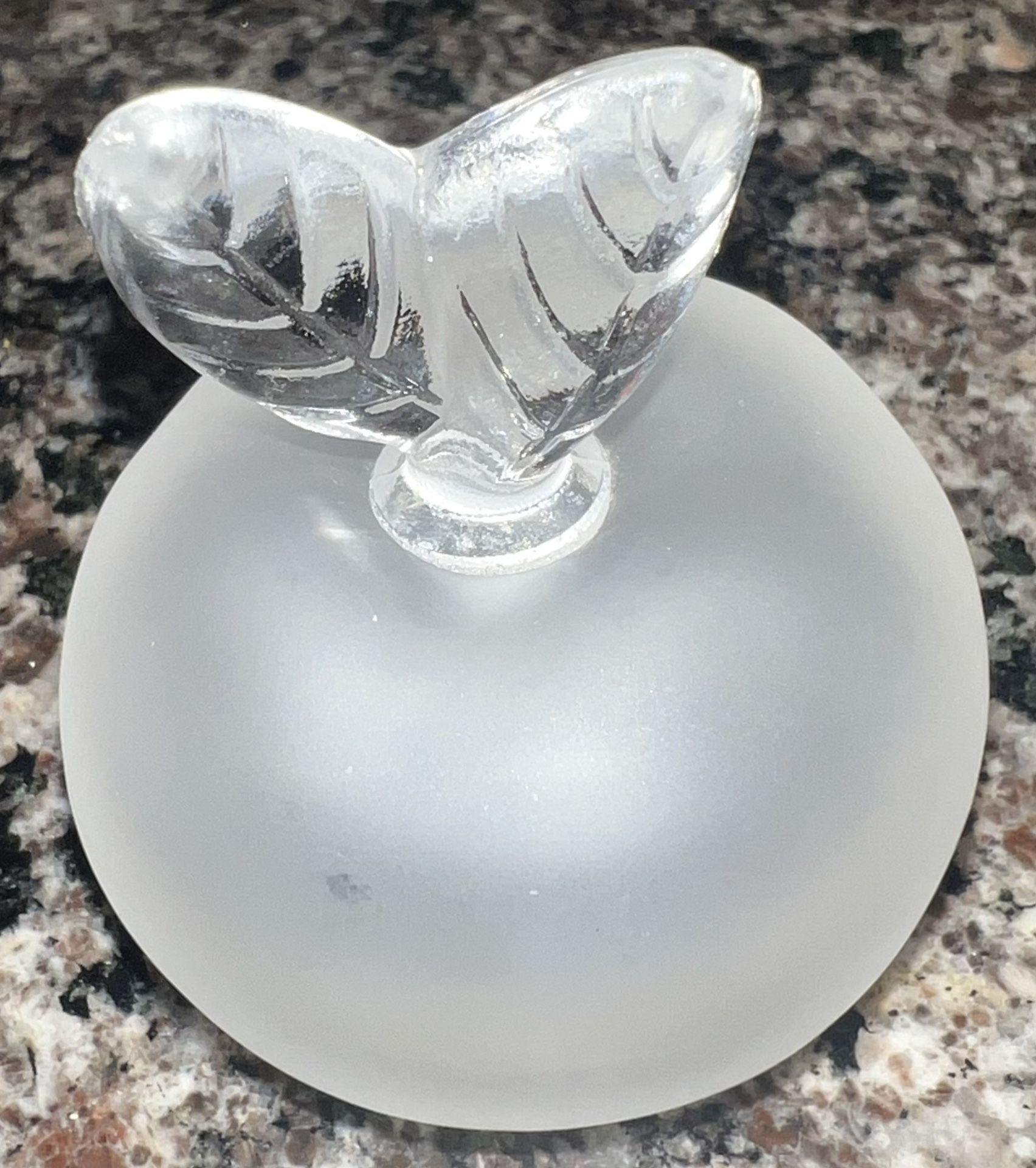 Lalique Crystal Perfume Bottle - Apple Shape for Nina Ricci - photo 4