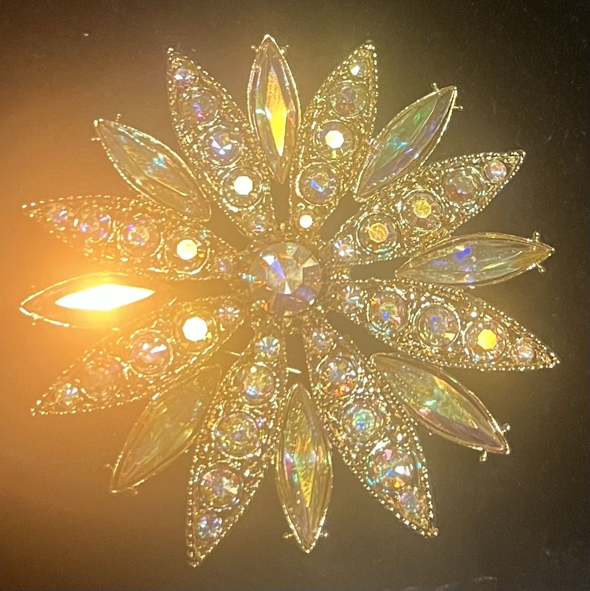 signed rj graziano Starburst flower Rhinestone brooch - photo 2