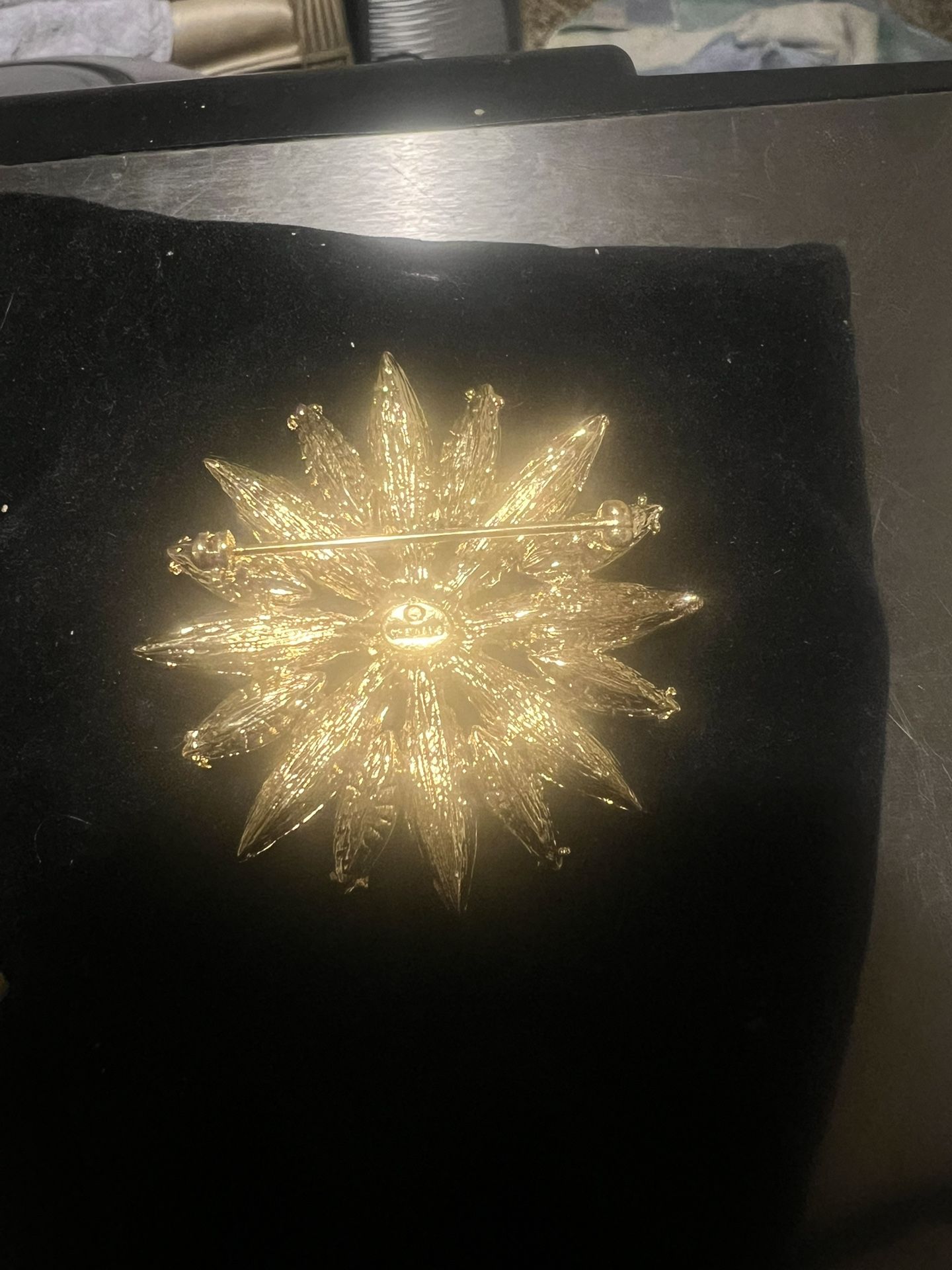 signed rj graziano Starburst flower Rhinestone brooch - photo 5