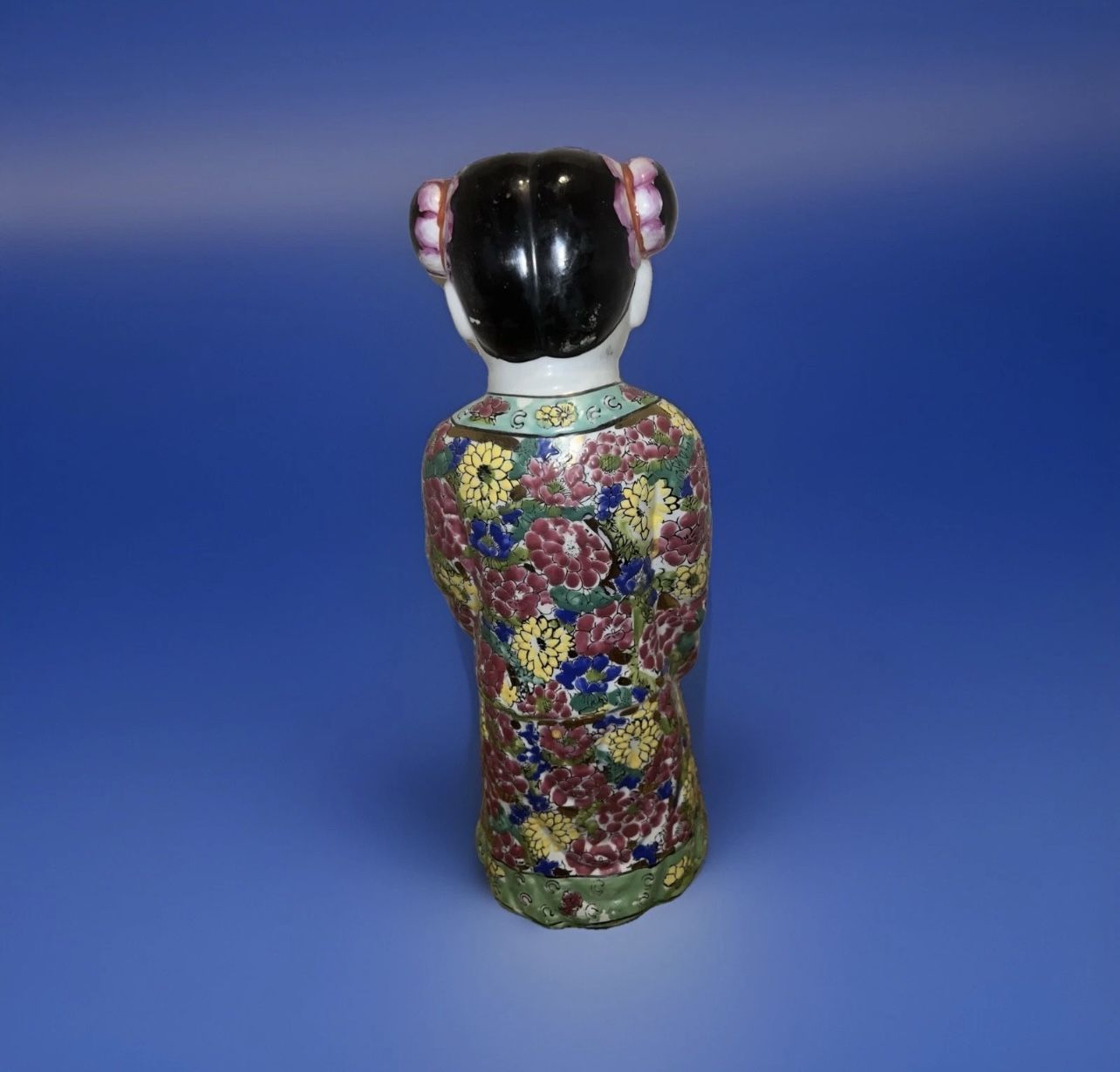 Vintage Chinese Polychrome Porcelain Woman w/ Basket 15.5" - photo 4