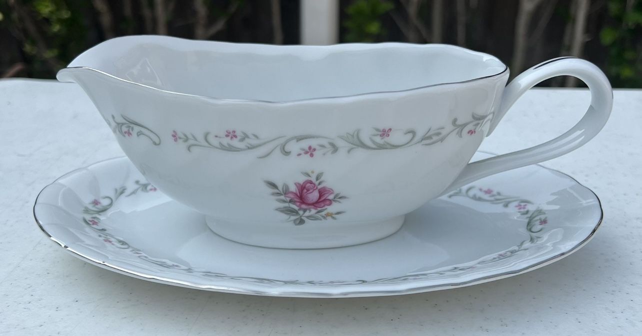 Fine China of Japan Royal Swirl 111+ Pcs - Full Set - photo 5