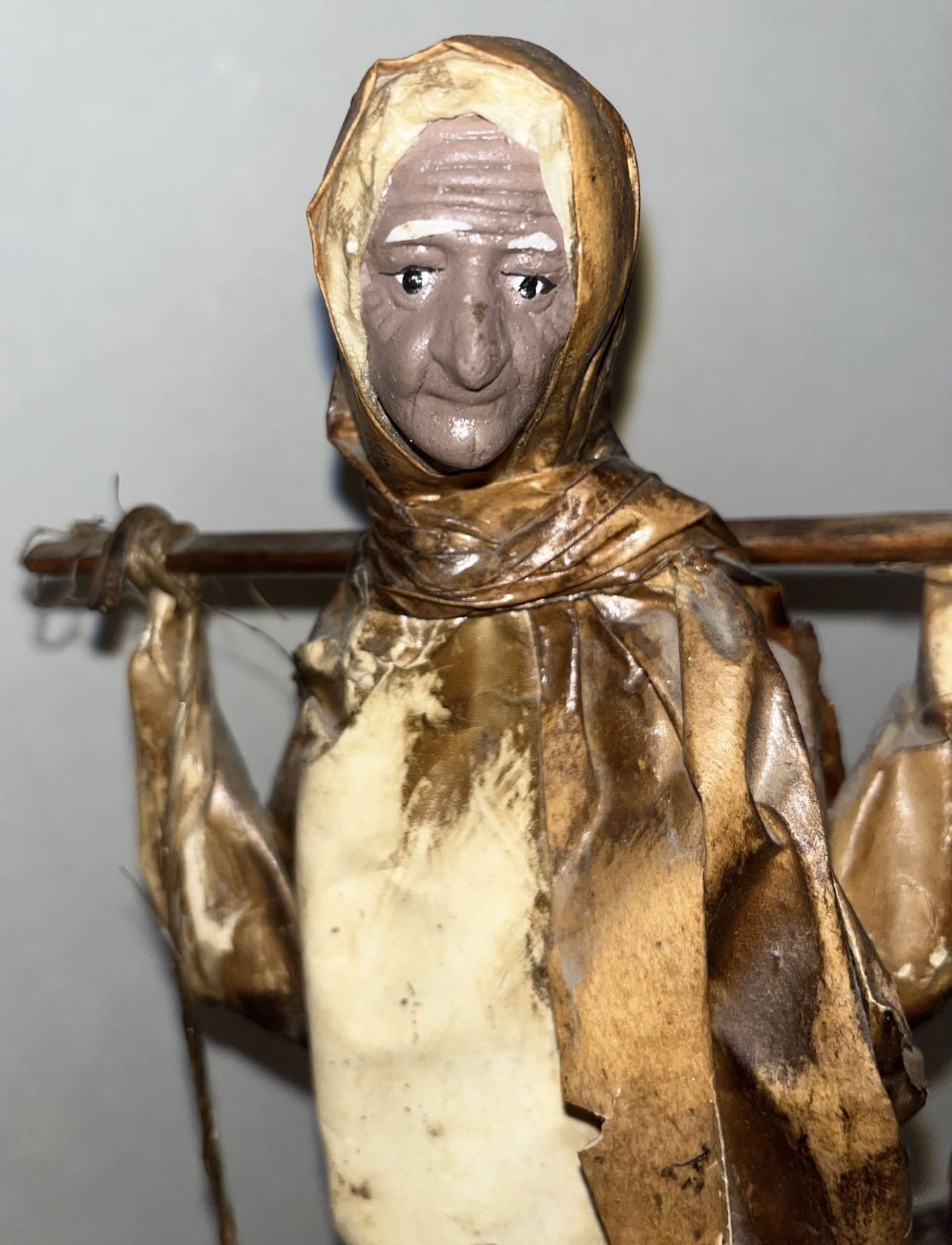 Vintage Mexican Folk Art Older Lady Carrying Water Jugs - photo 5