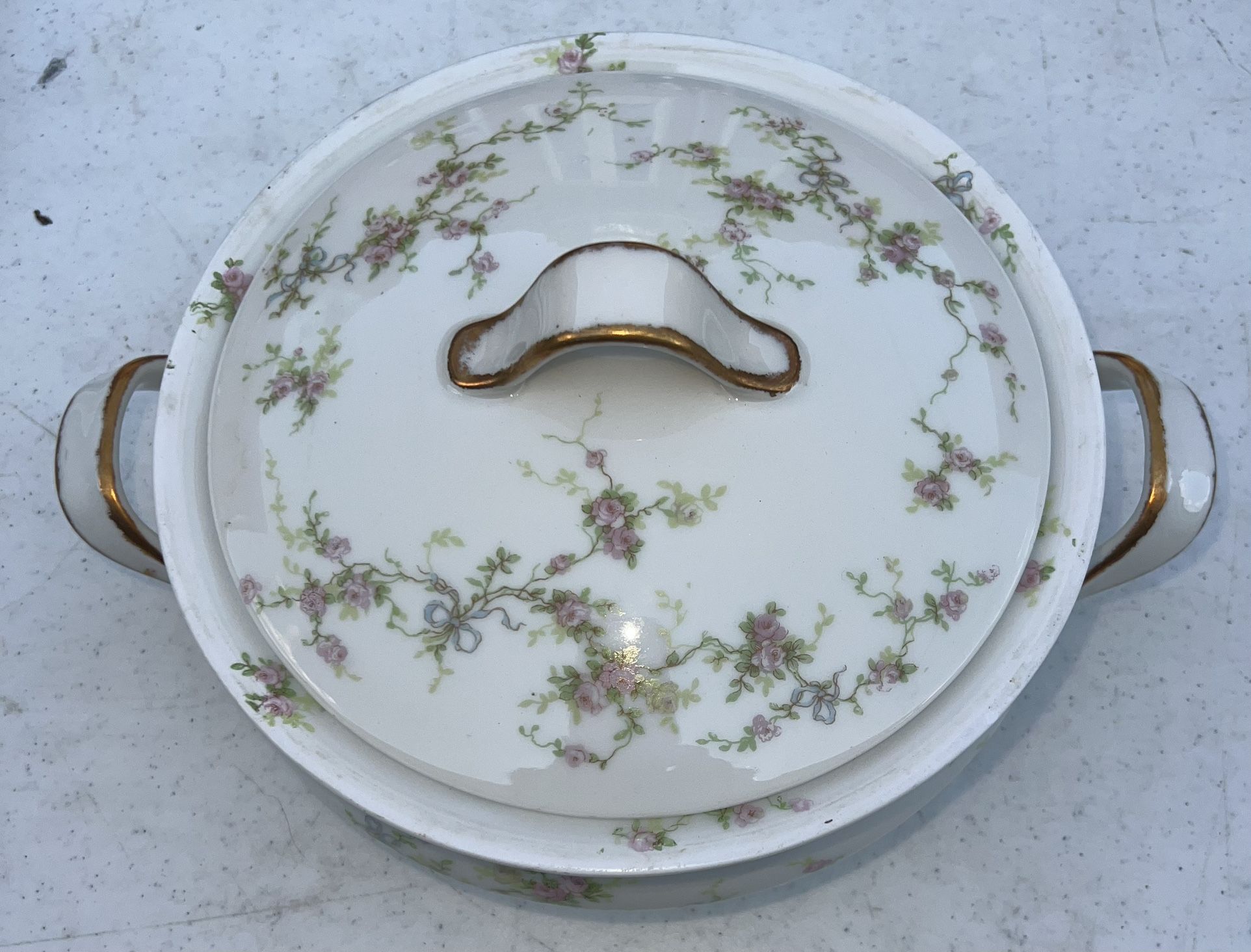 Theodore Haviland Limoges Oval Covered Vegetable Bowl
