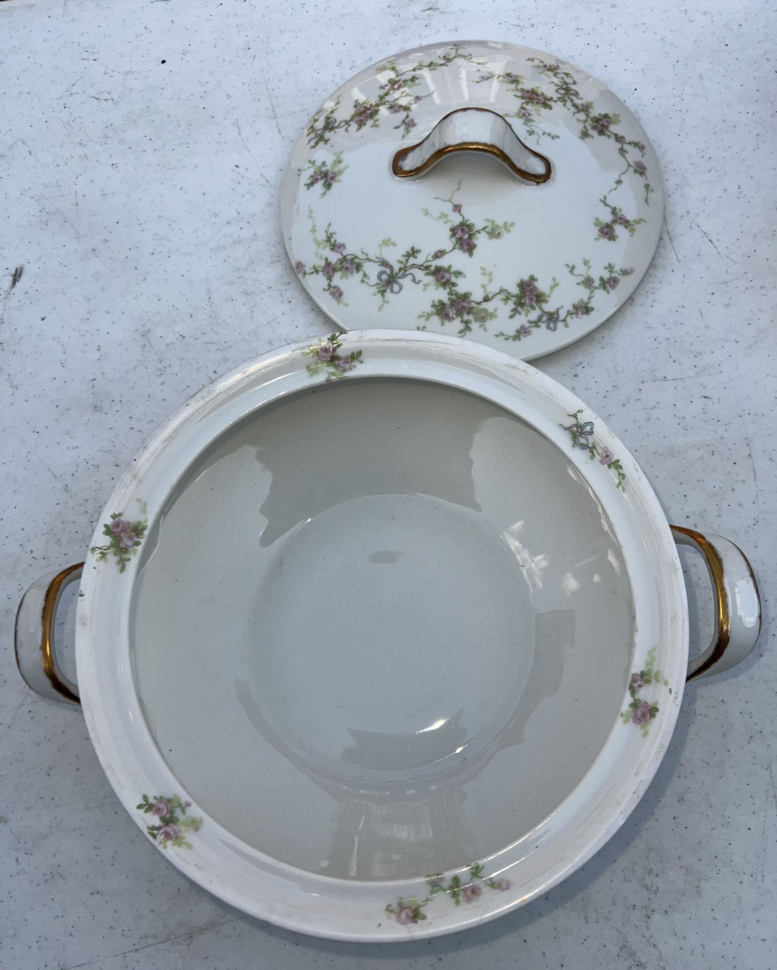 Theodore Haviland Limoges Oval Covered Vegetable Bowl - photo 3