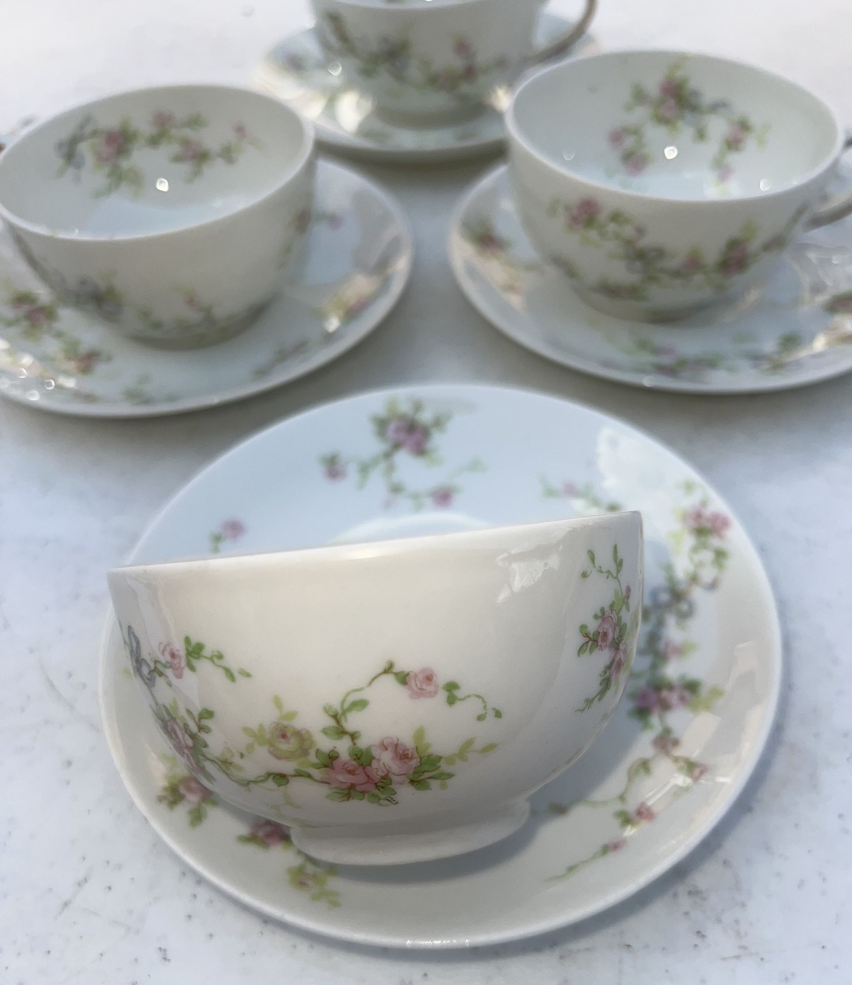 4 Antique Theodore Haviland China Cups & Saucers - photo 2