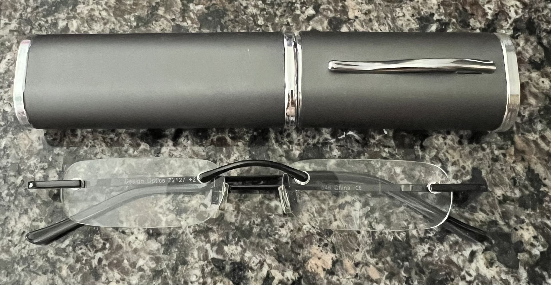 2 Design Optics By Foster Grant Reading Glasses + Case - photo 2