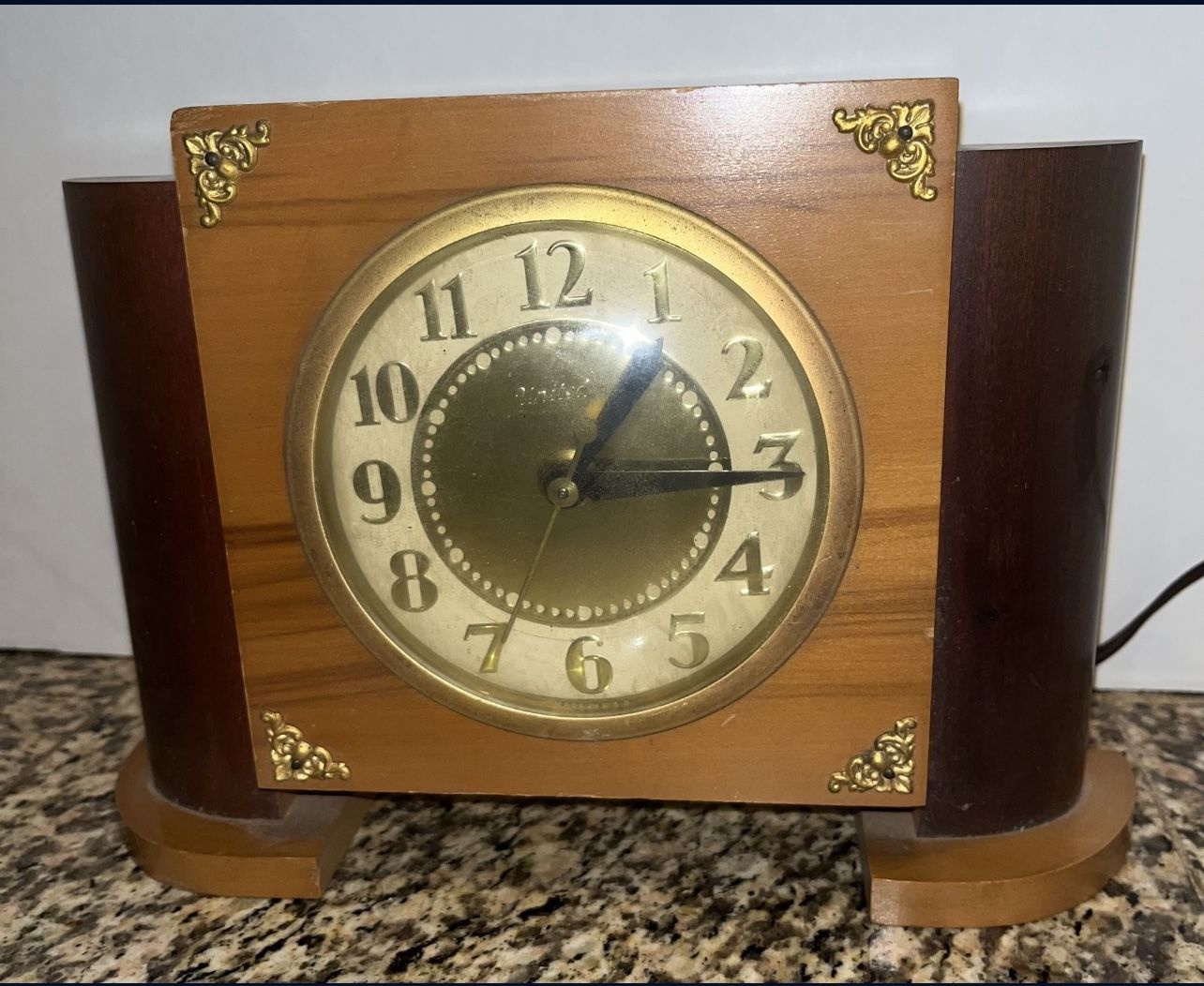 Vintage Mid Century 1950's UNITED Mantel Desk Clock